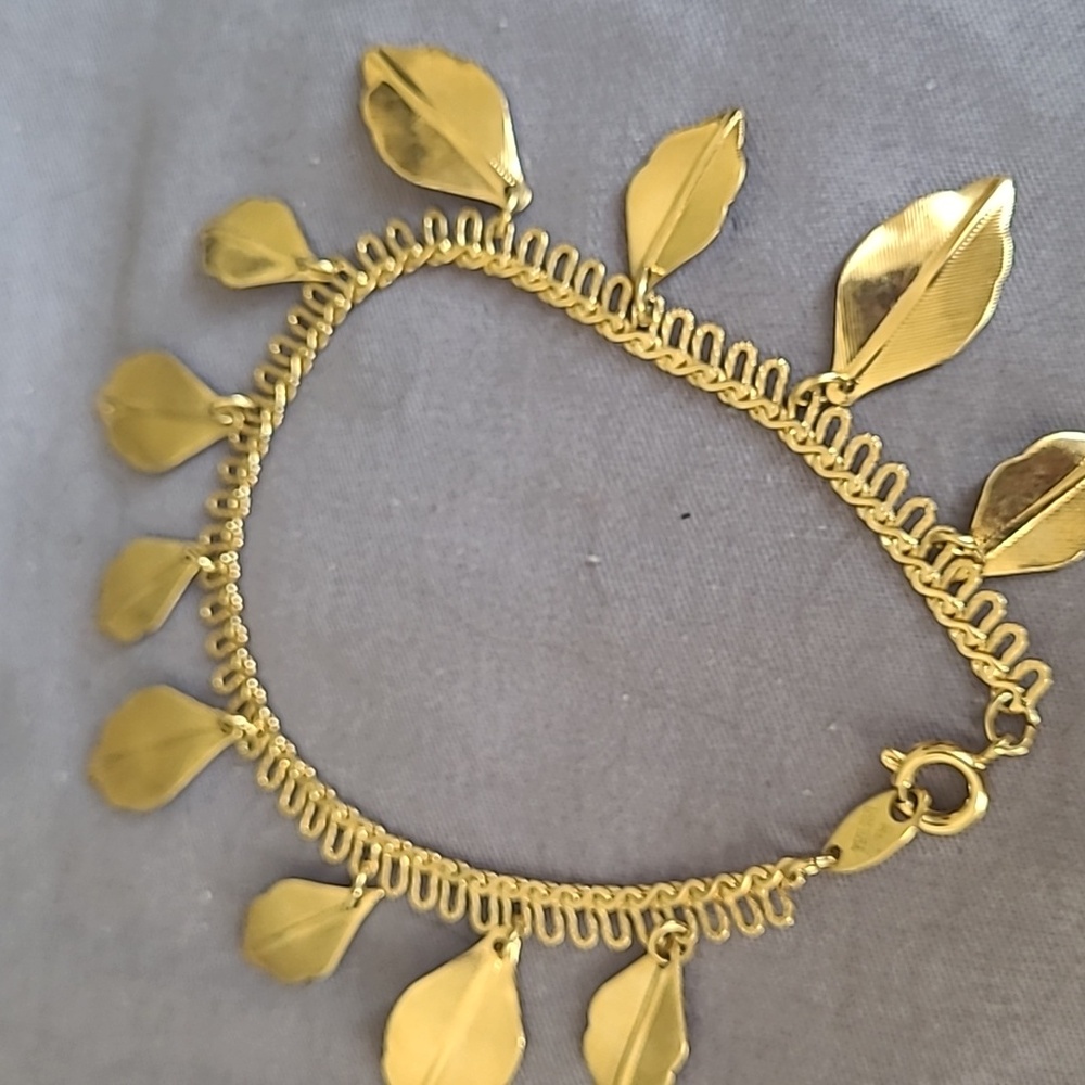 Elegant Trifari GoldToned Leaf Charm Bracelet